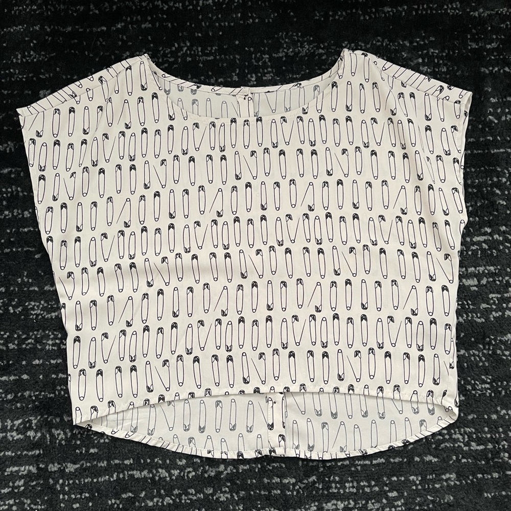 H&M Cream Patterned Women's Top - Size Small